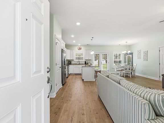 4th image of 1700 Wren St.