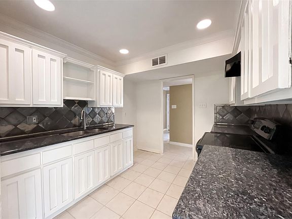 2nd image of 22831 Millgate Dr