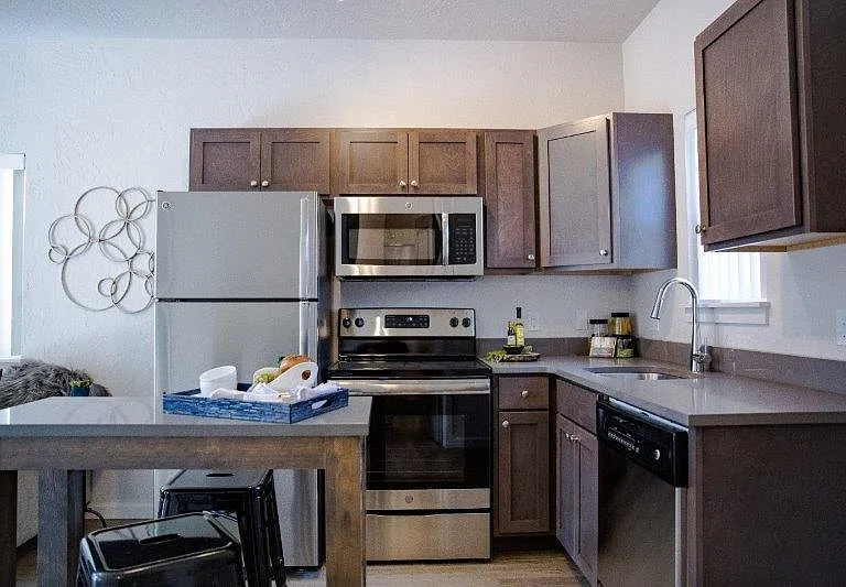 638 W Cherry Ln — Photo 4