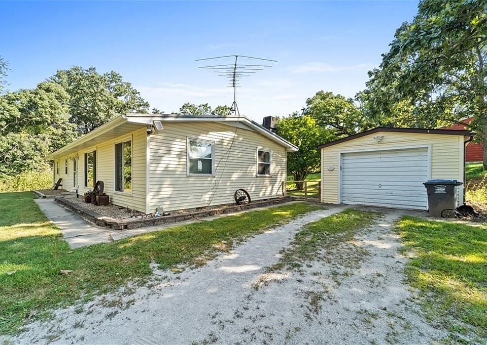 1746 Elmwood Ave, Earlham, IA 50072 Zillow
