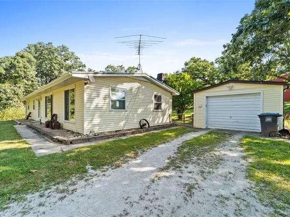 1746 Elmwood Ave, Earlham, IA 50072