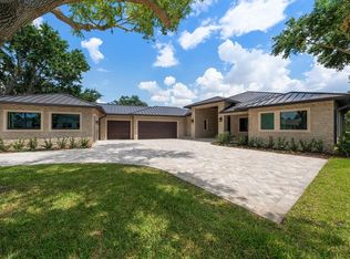 19 Hibiscus Rd, Belleair, FL 33756