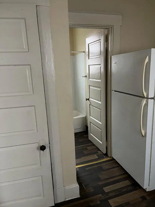 Studio, $600 — Photo 2