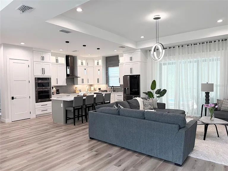 4722 Neptune Rd — Photo 8