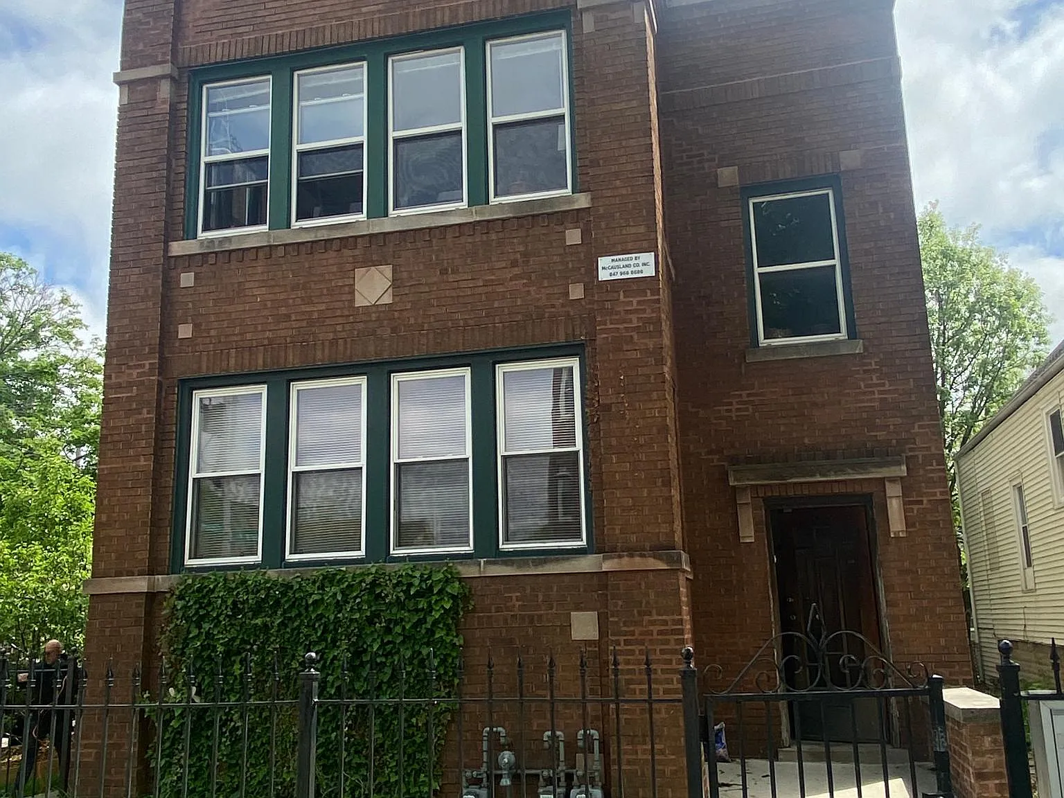 2 bed, 1400 sqft, $2,200 — Photo 3