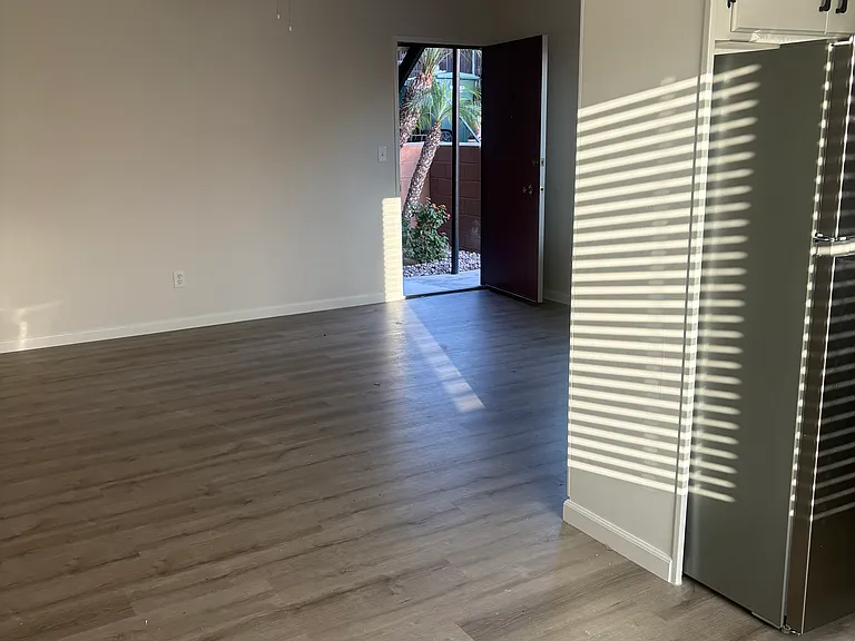 4361 Winona Ave #1 — Photo 16