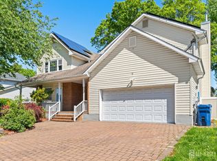 8 Danny Ct, North Brunswick, NJ 08902