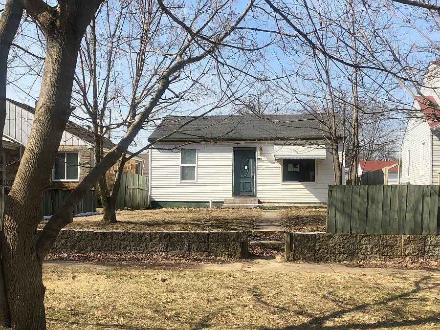 1st image of 2440 Villa Ave
