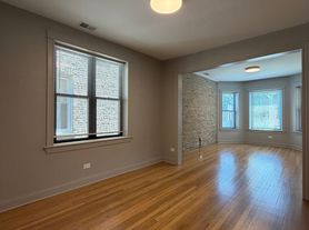 3530 W Dickens Ave, Chicago, IL