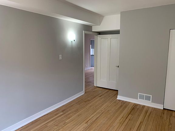 5th image of 6232 N Mozart St #3E