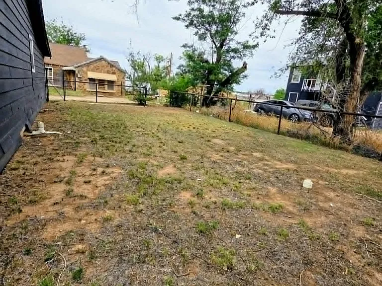 2606 Avenue V — Photo 30