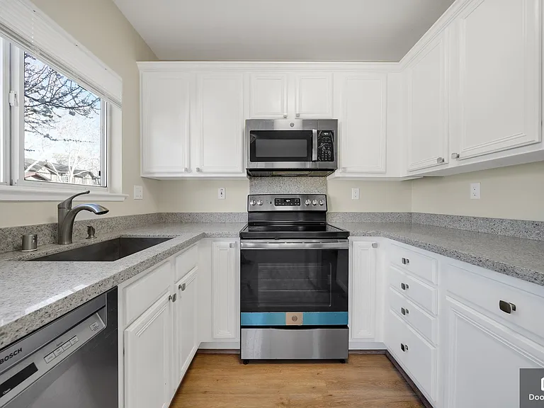 813 Woodhams Oaks Pl — Photo 10
