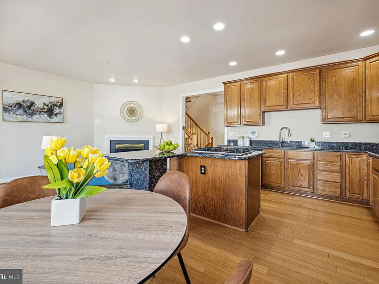 1813 Dawson St — Photo 10