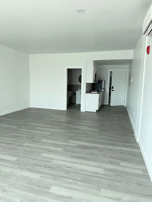 Studio, 1.0 bath, 800 sqft, $2,100 — Photo 2