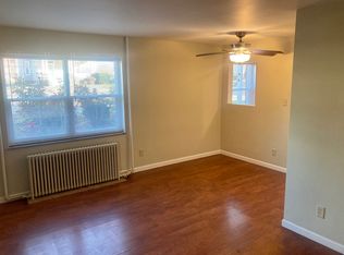 945 S 4th St APT 1, Springfield, IL 62703