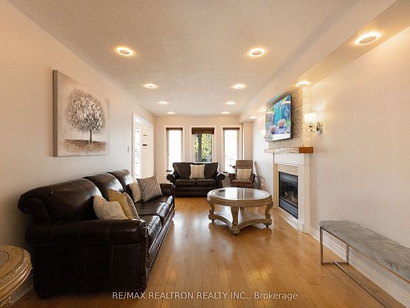 5th image of 21 Watkins Glen Cres