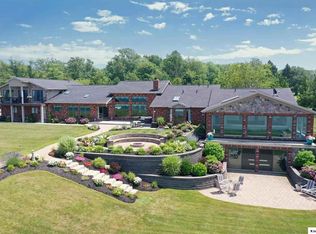 2829 Lake Rd, Conneaut, OH 44030