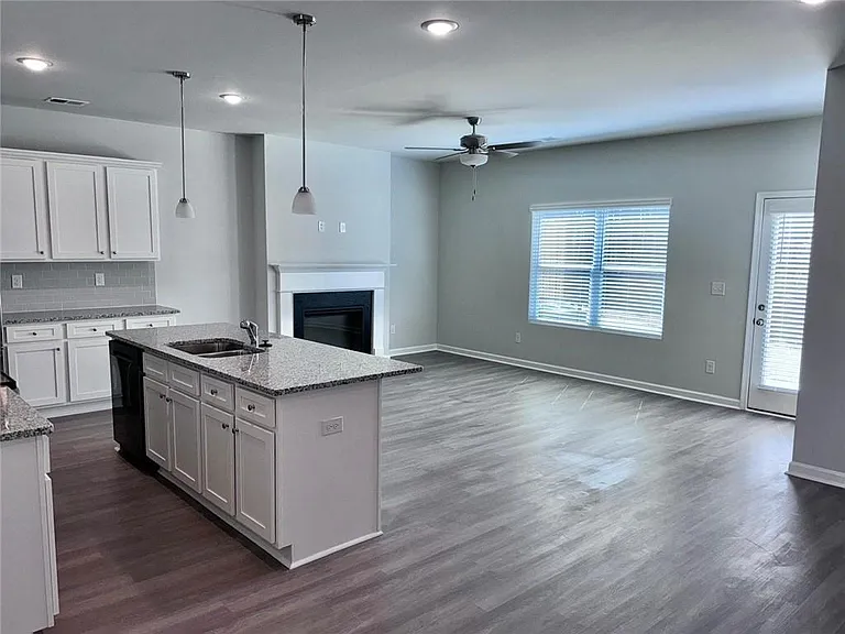 2618 Swan Lake Dr — Photo 6
