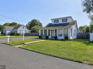 7821 Bodkin View Dr, Pasadena, MD 21122