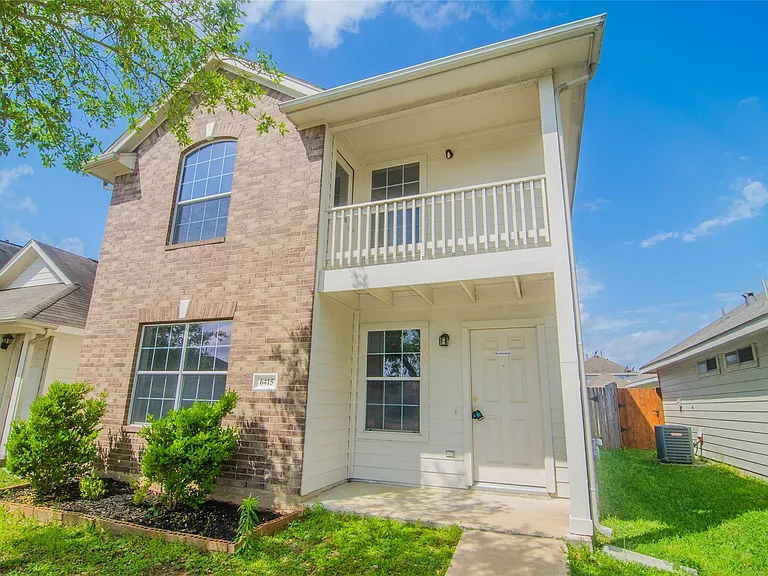 6415 Mountain Pines Ln — Photo 2