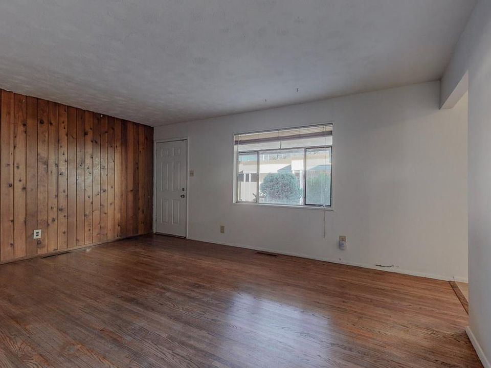 2nd image of 4600 Zuni Rd SE #C