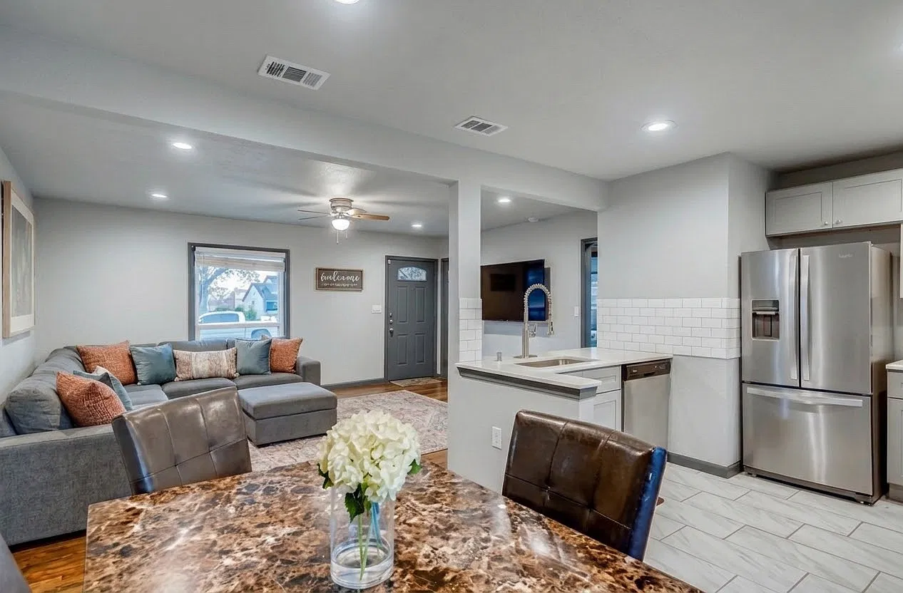 3 bed, 1184 sqft, $2,640 — Photo 4