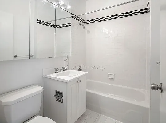 Rented by Bouklis Group | media 22