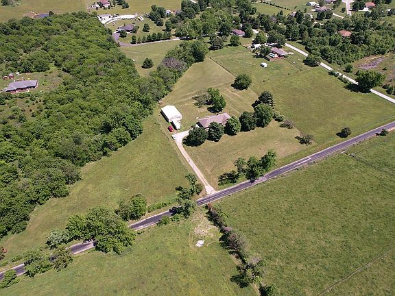 2nd image of 506 Moon Valley Road