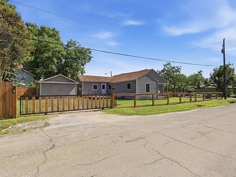 515 Riggs St — Photo 6