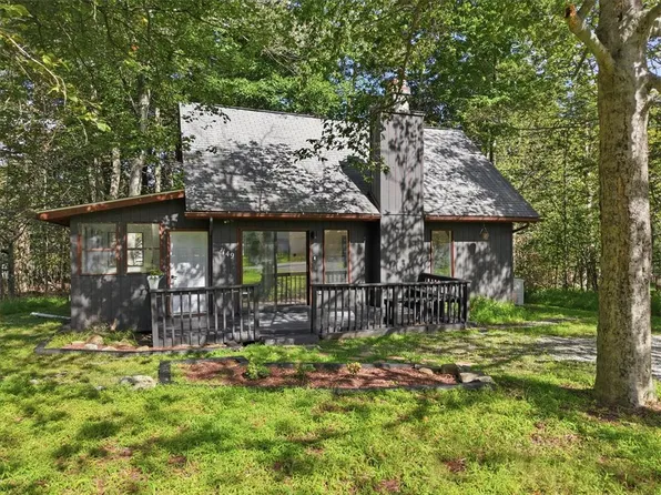9205 Westwood Dr, Tobyhanna, PA 18466