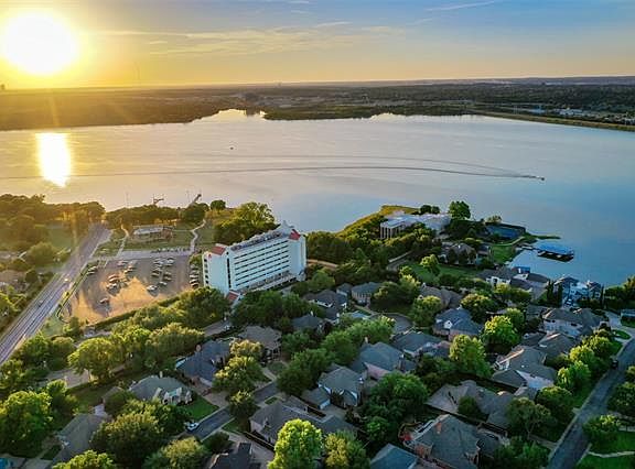 3rd image of 2115 Bay Cove Ct