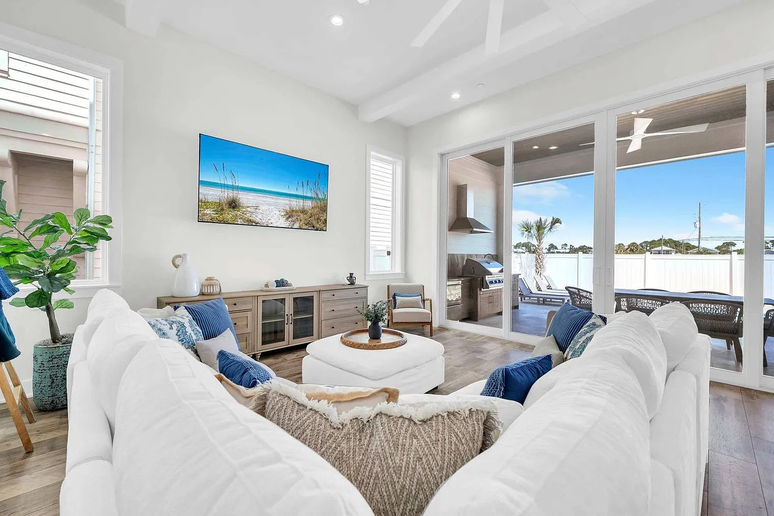 5 bed, 6.0 bath, 4079 sqft, $16,360 — Photo 4