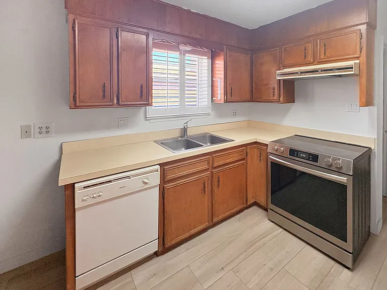 620 E Aspen St — Photo 9