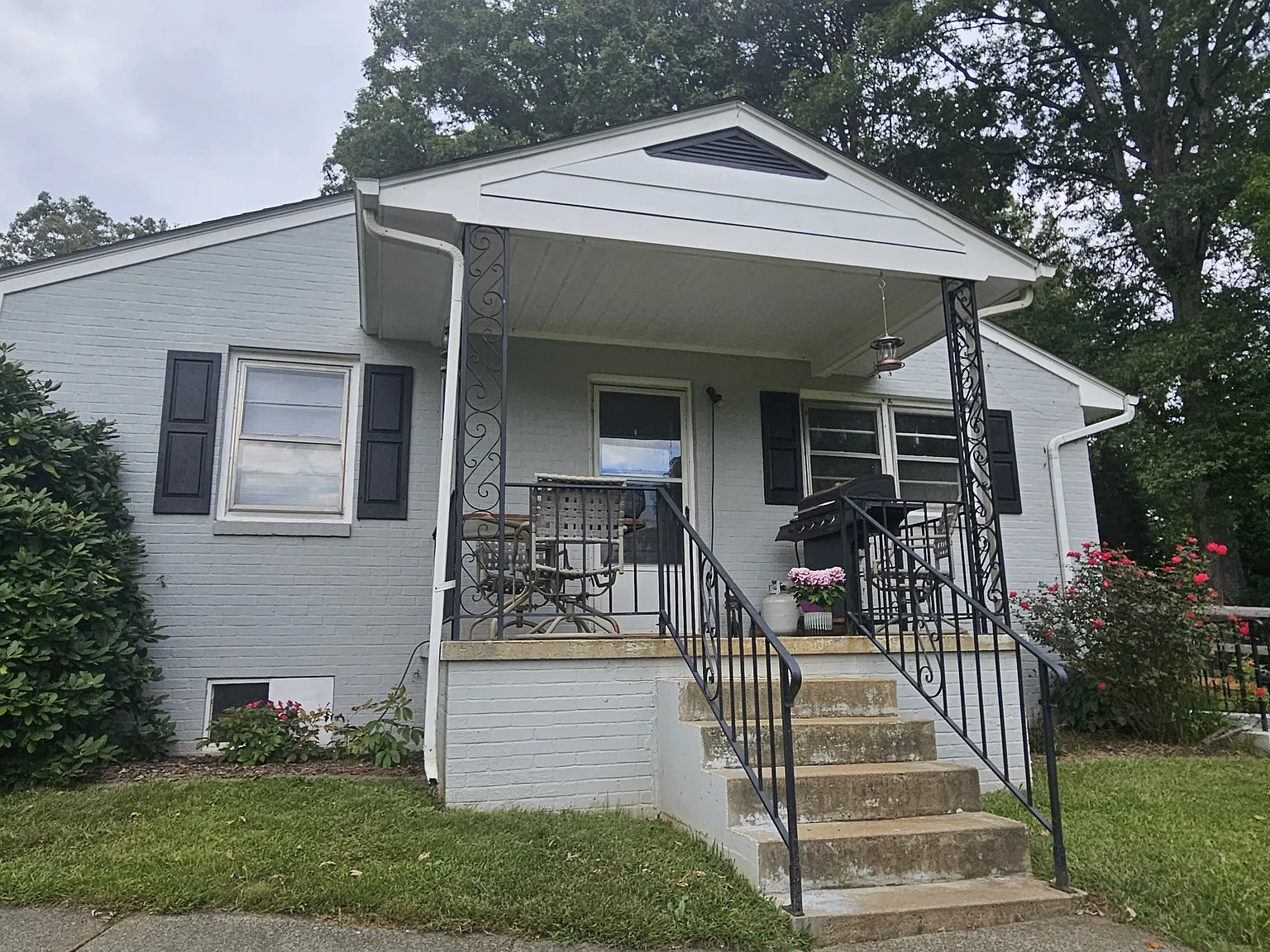 2 bed, 990 sqft, $2,000 — Photo 2