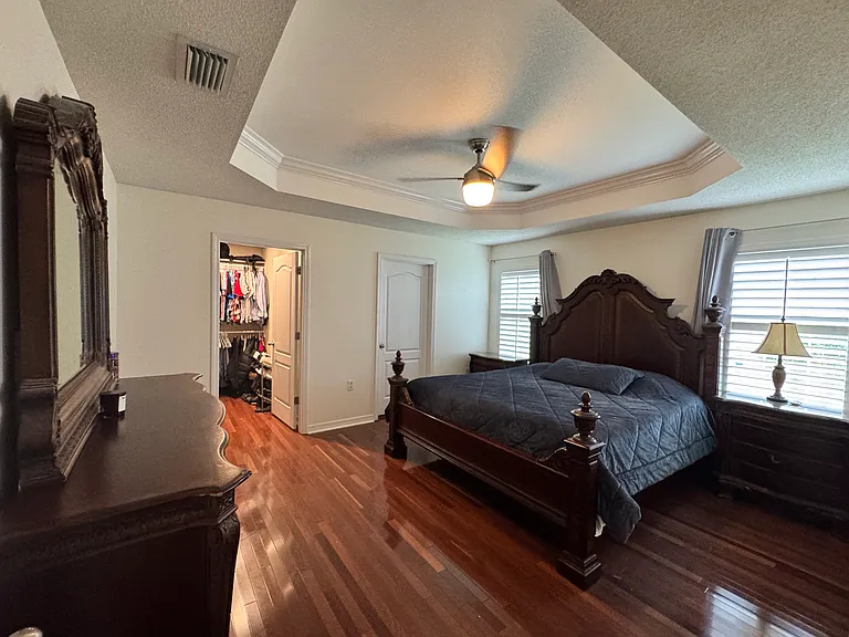 Kenneth Dr — Photo 11
