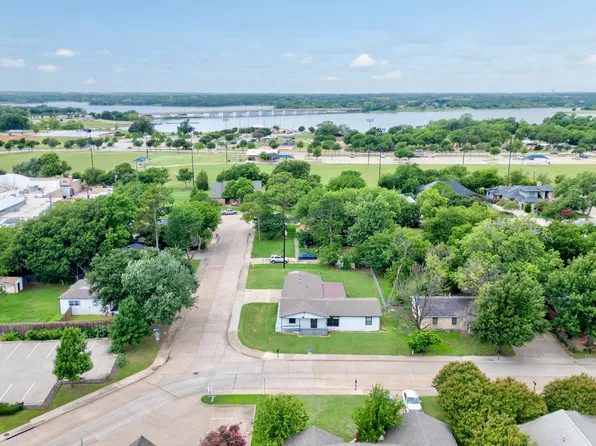 105 E Park St, Little Elm, TX 75068