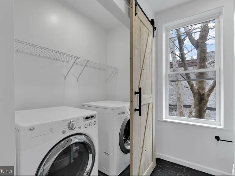 3352 Amber St — Photo 23