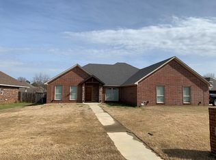 352 Meadowridge Cir, Texarkana, AR 71854