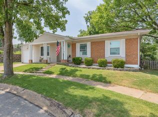 372 Phoenix Dr, Saint Louis, MO 63129