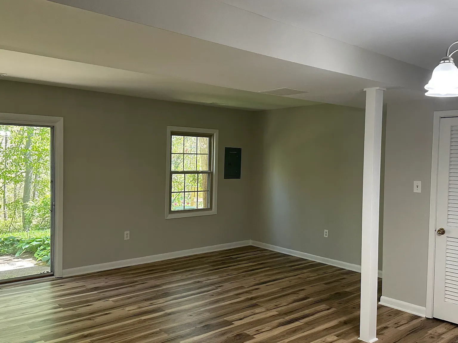 434 Greenbrier Ct — Photo 4