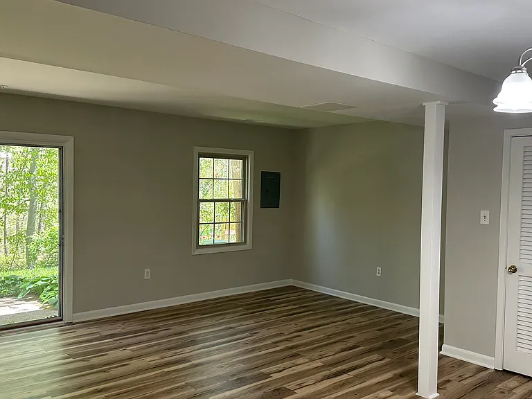 434 Greenbrier Ct — Photo 4