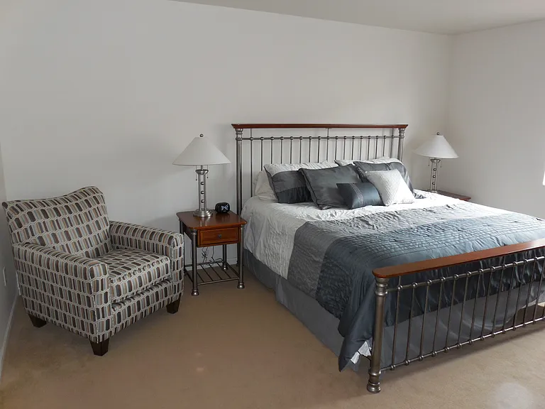 Autumn Ridge Apartment — Photo 16