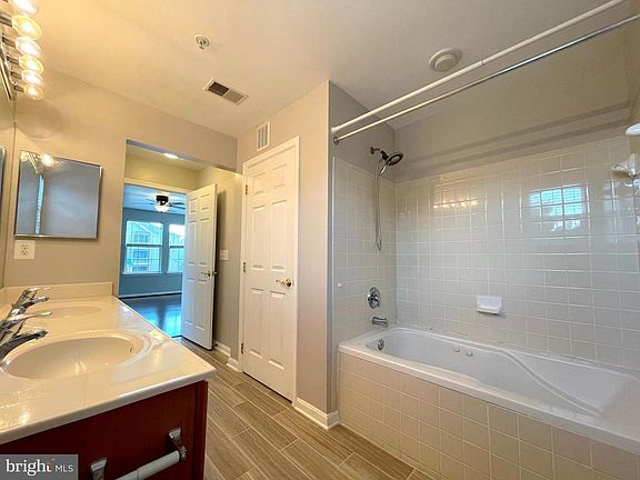 4th image of 45482 Westmeath Way Unit H22