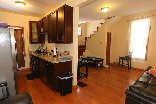 5th image of 870 W Buckingham Pl #Coach_hous