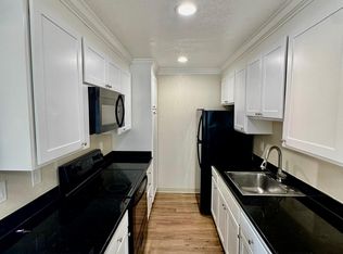 335 Enfrente Rd APT 16, Novato, CA 94949