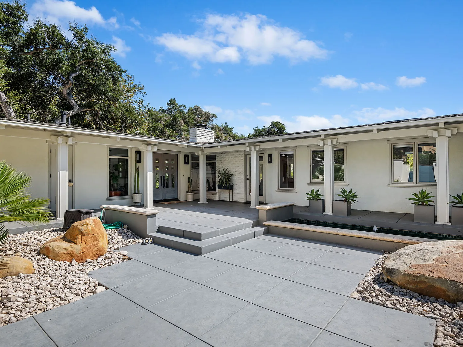 1211 E Valley Rd — Photo 2