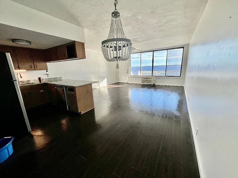 13 Mashes Sands Rd — Photo 3