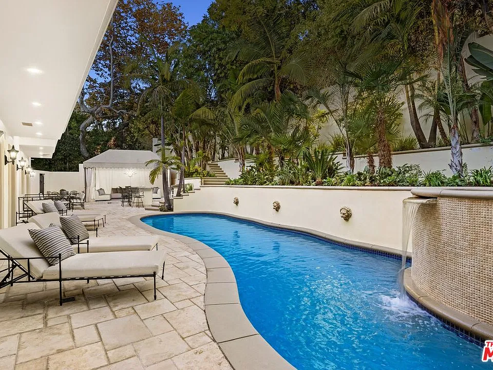 1350 Benedict Canyon Dr