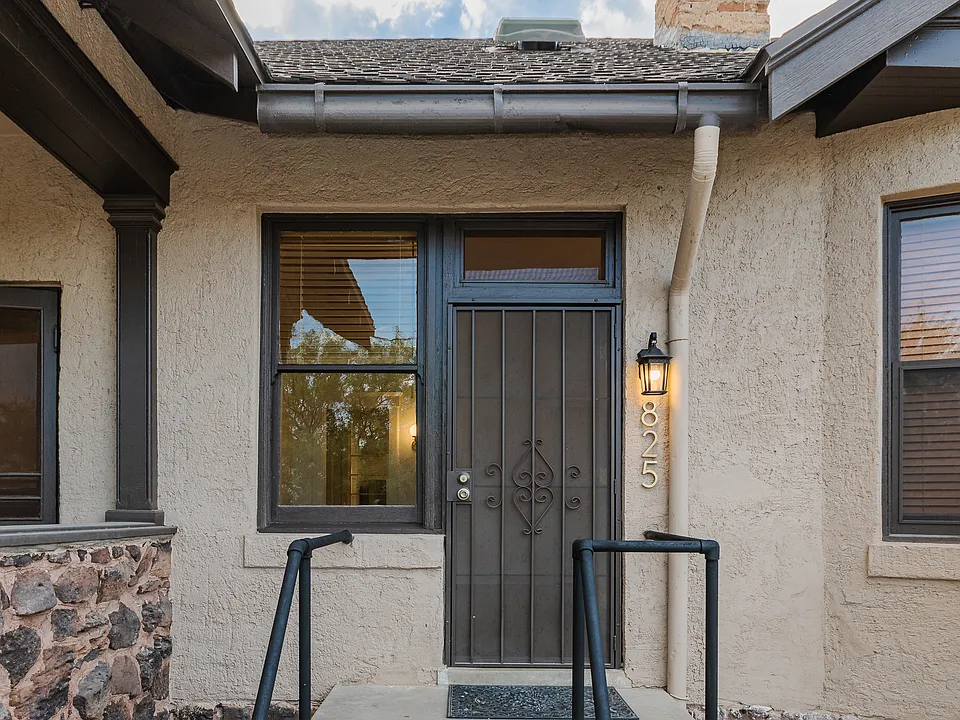 Front entrance to 825 N. 7th Ave