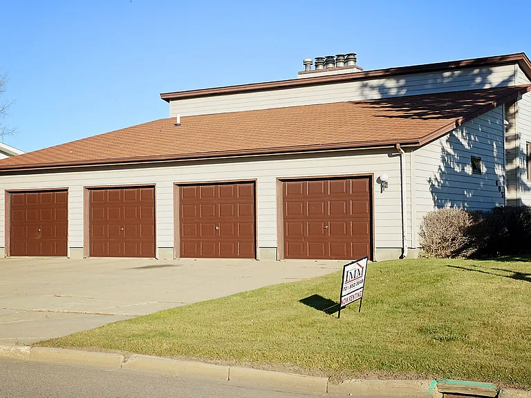 Condo Style 2 bedroom Apartment in SE Minot — Photo 10